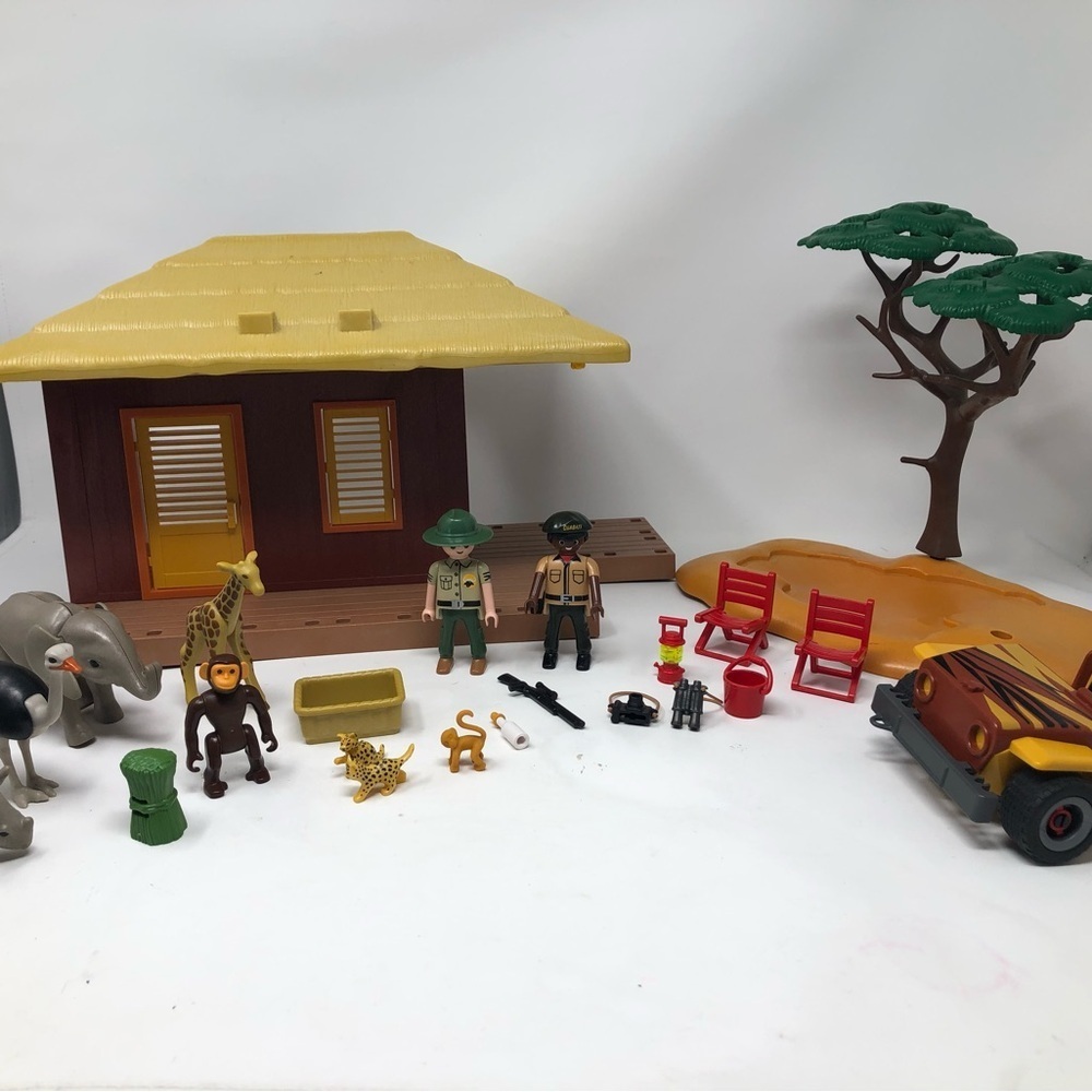 Playmobil 5907 Rangers Hut Safari with animals figures and accessories RARE